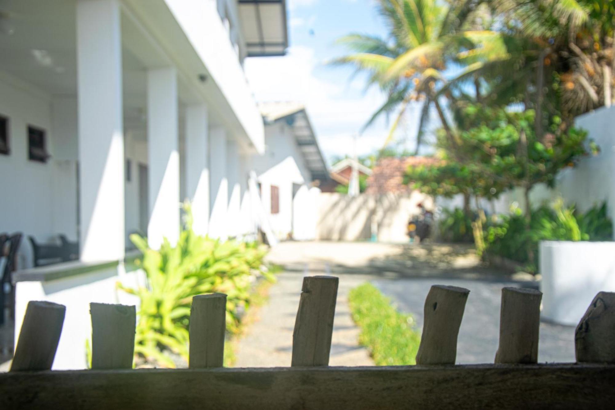 Bed and Breakfast Sailors' Bay Hikkaduwa Esterno foto