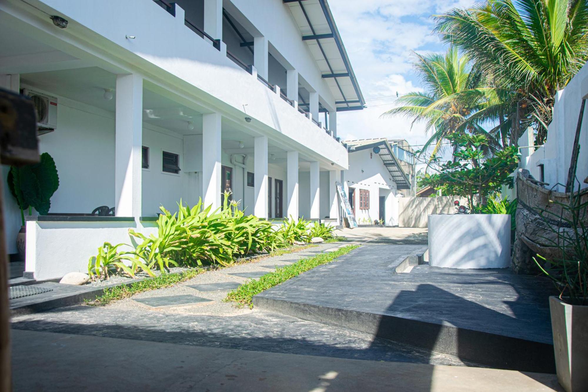 Bed and Breakfast Sailors' Bay Hikkaduwa Esterno foto