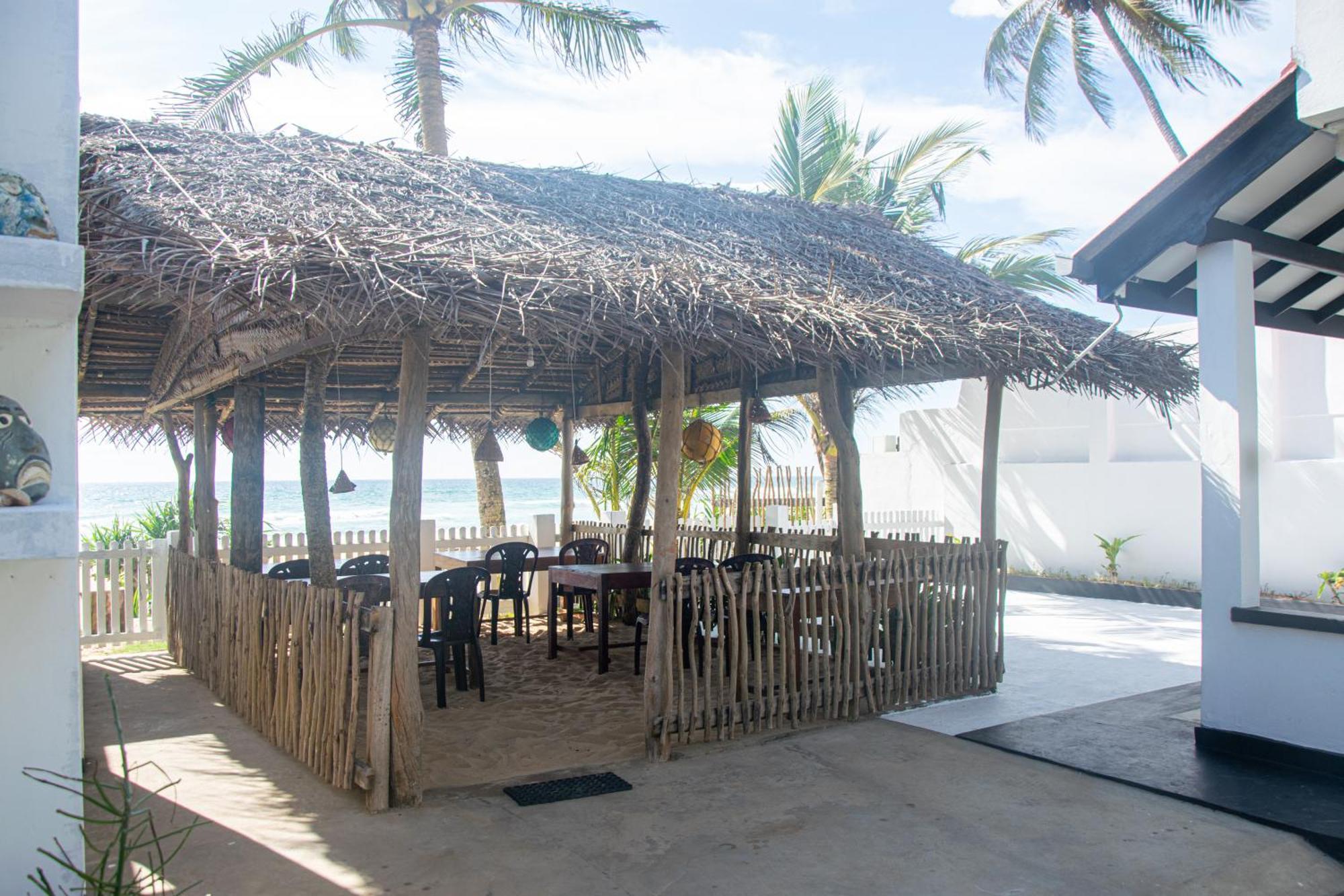 Bed and Breakfast Sailors' Bay Hikkaduwa Esterno foto