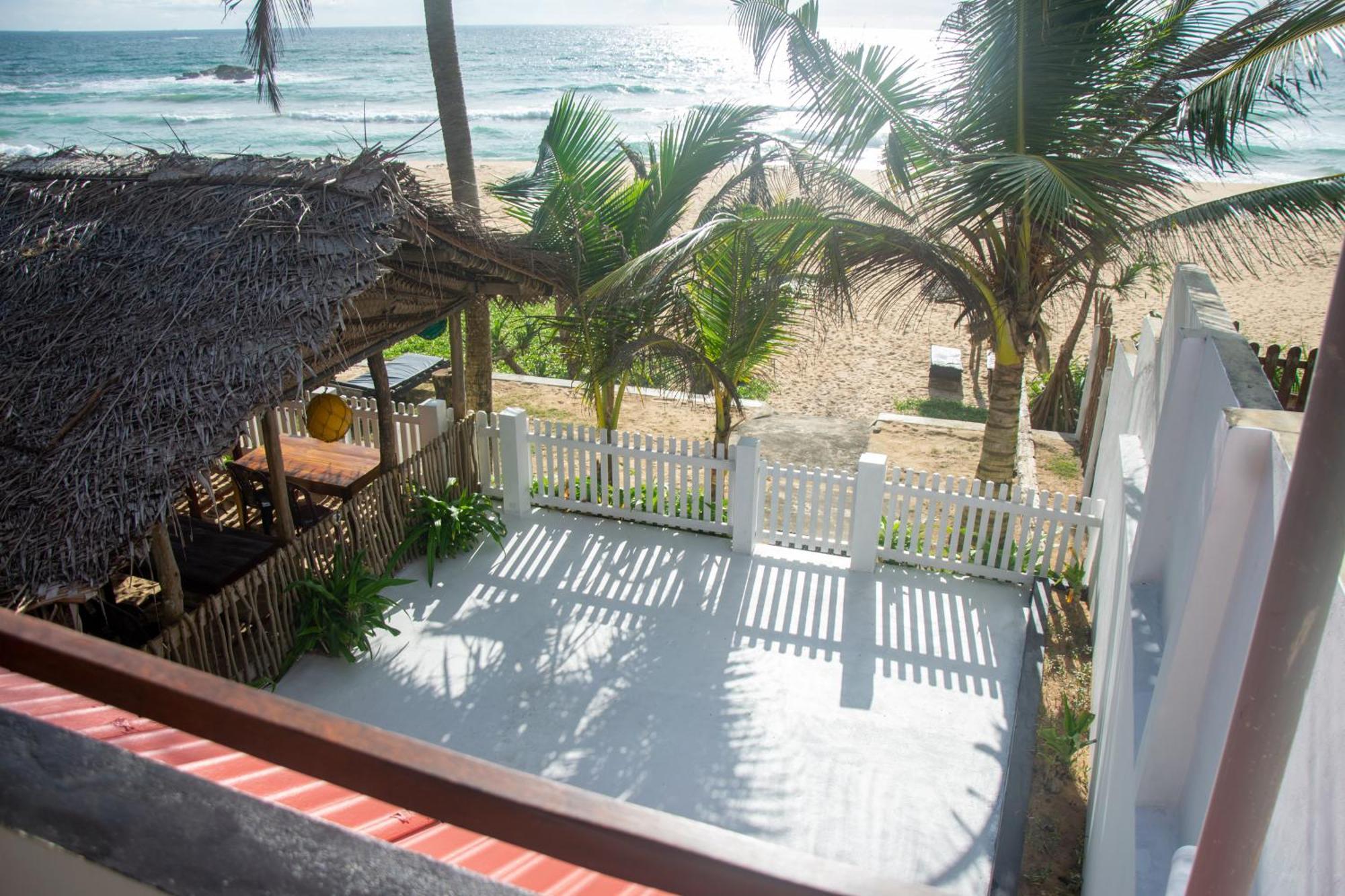 Bed and Breakfast Sailors' Bay Hikkaduwa Esterno foto