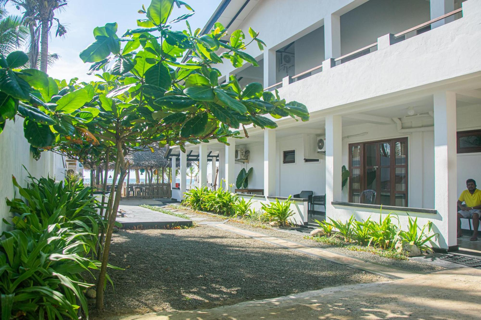 Bed and Breakfast Sailors' Bay Hikkaduwa Esterno foto