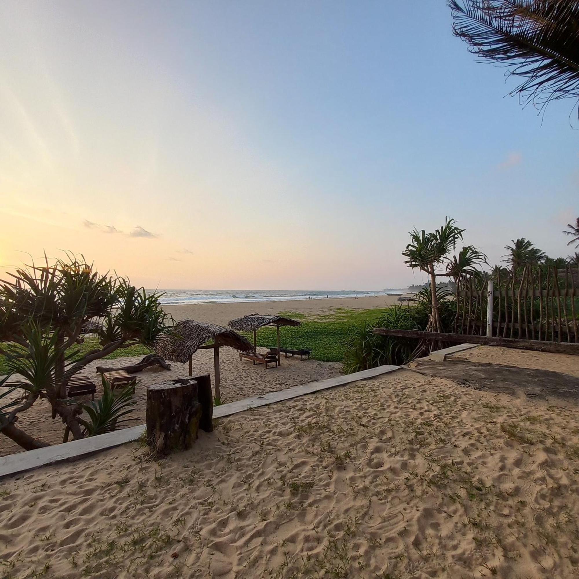 Bed and Breakfast Sailors' Bay Hikkaduwa Esterno foto