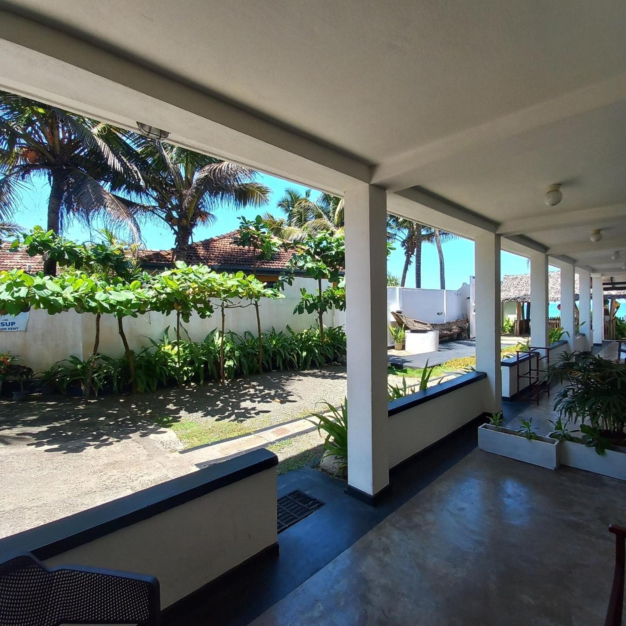 Bed and Breakfast Sailors' Bay Hikkaduwa Esterno foto
