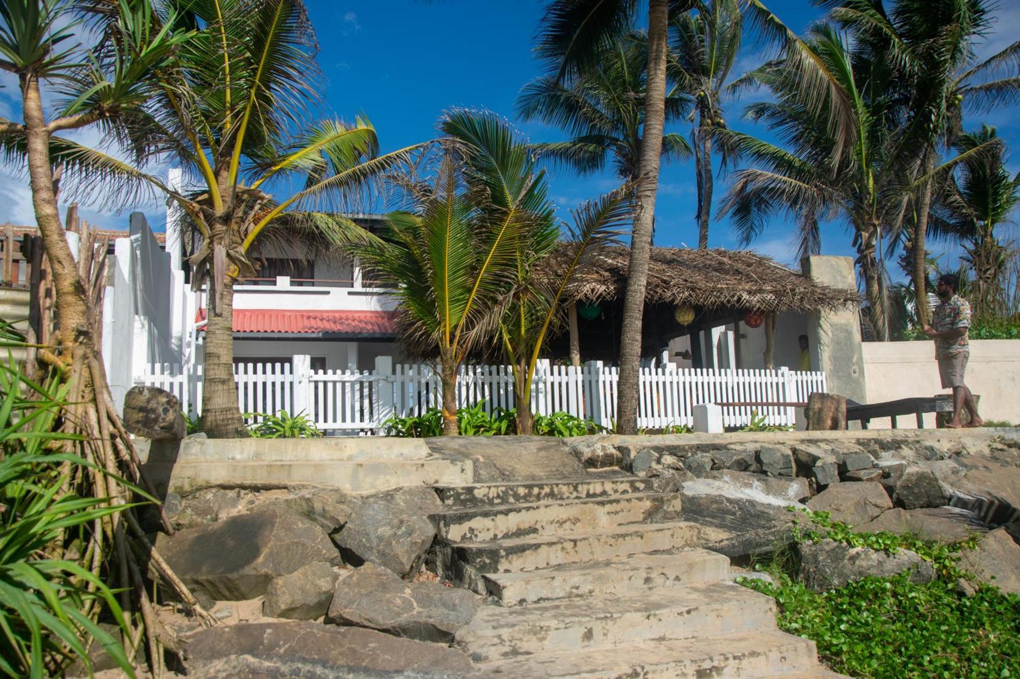 Bed and Breakfast Sailors' Bay Hikkaduwa Esterno foto