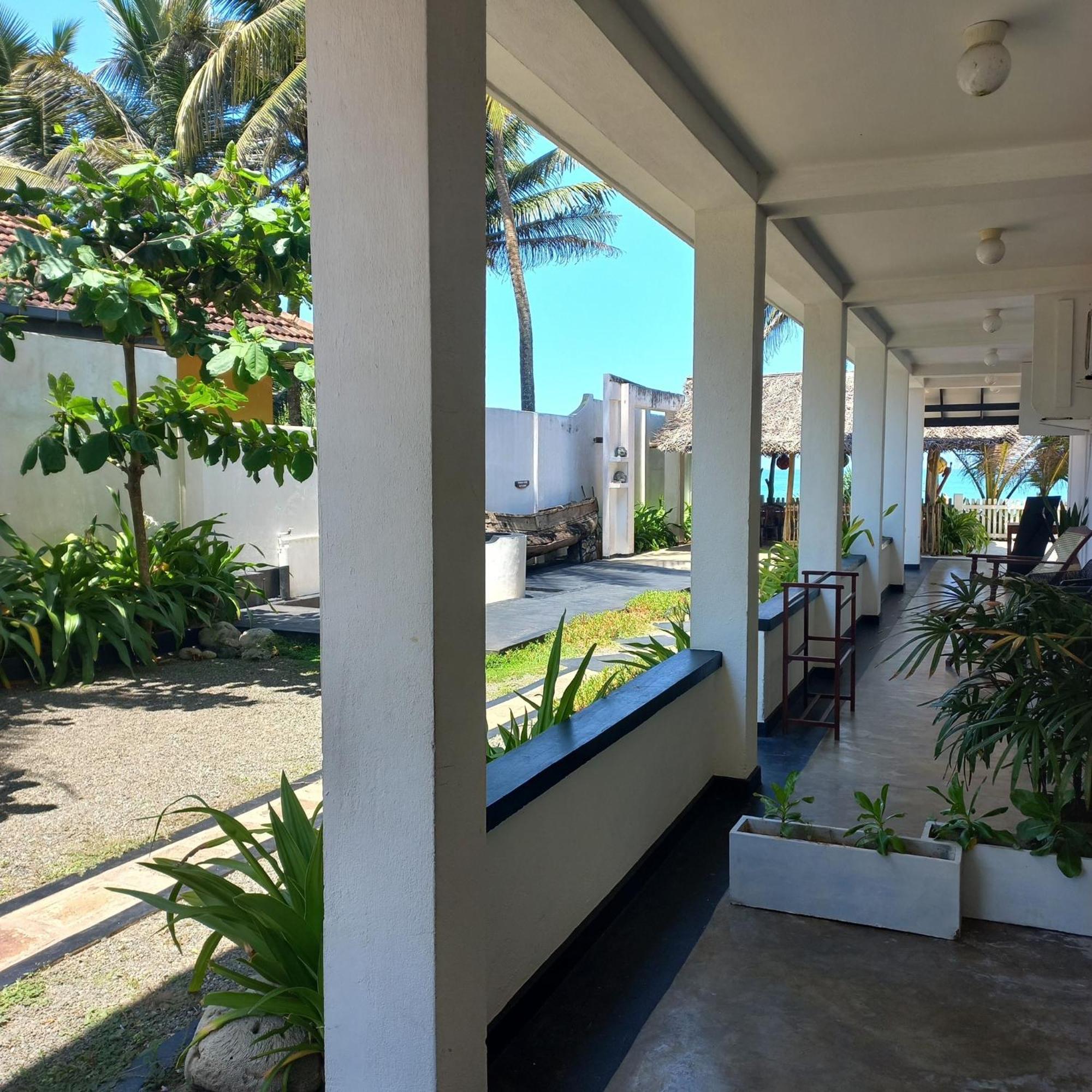 Bed and Breakfast Sailors' Bay Hikkaduwa Esterno foto