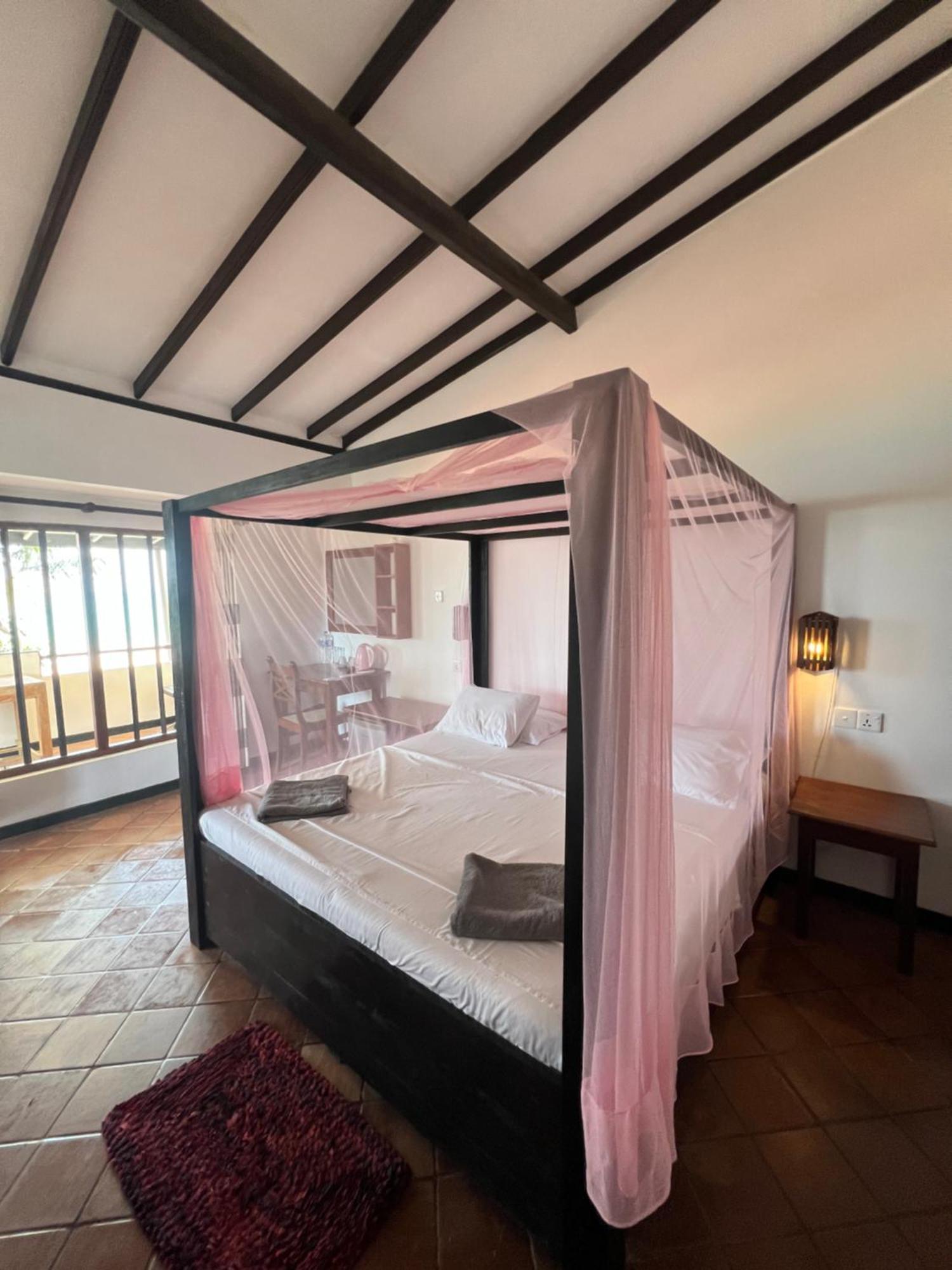 Bed and Breakfast Sailors' Bay Hikkaduwa Esterno foto