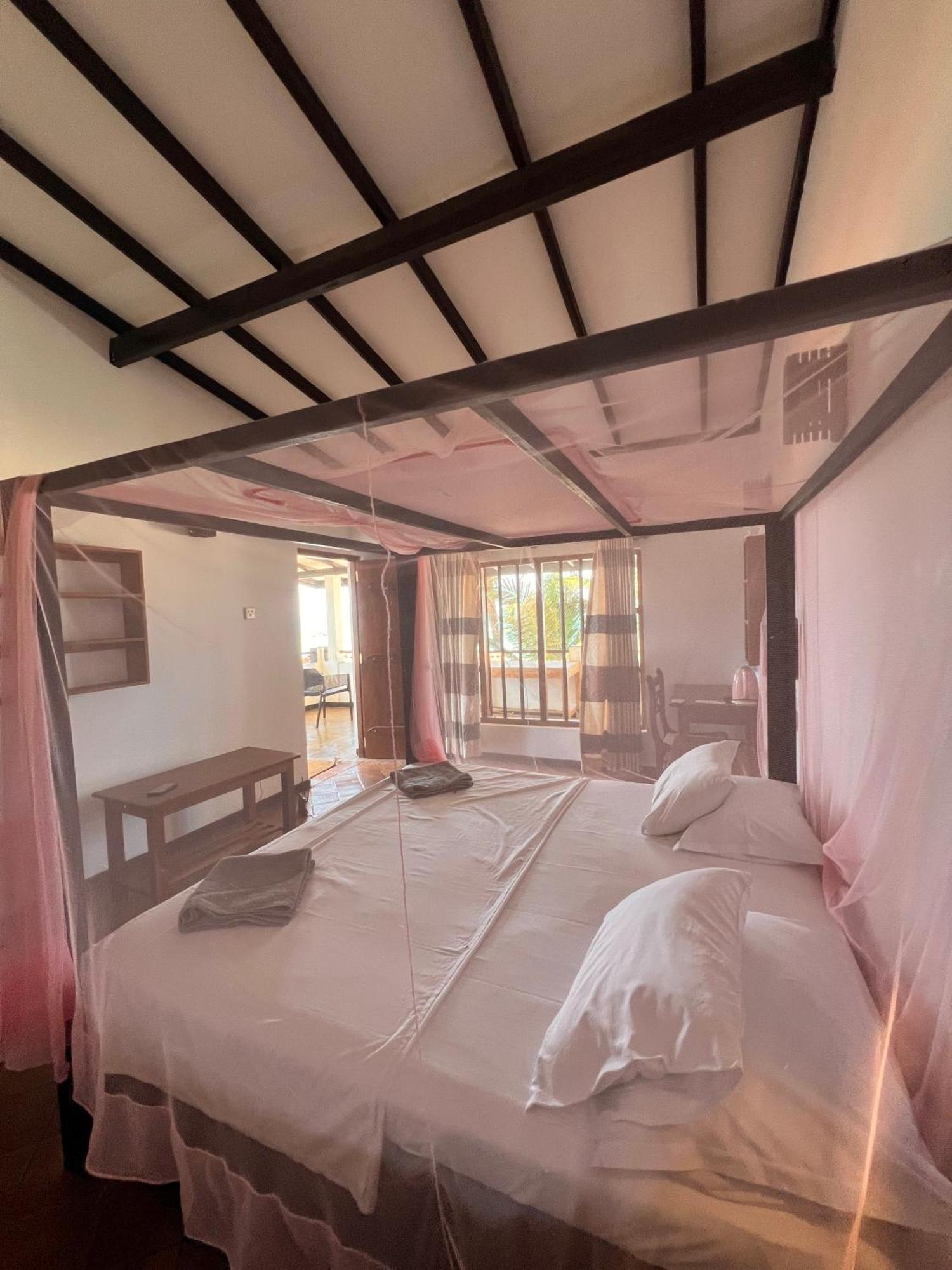 Bed and Breakfast Sailors' Bay Hikkaduwa Esterno foto