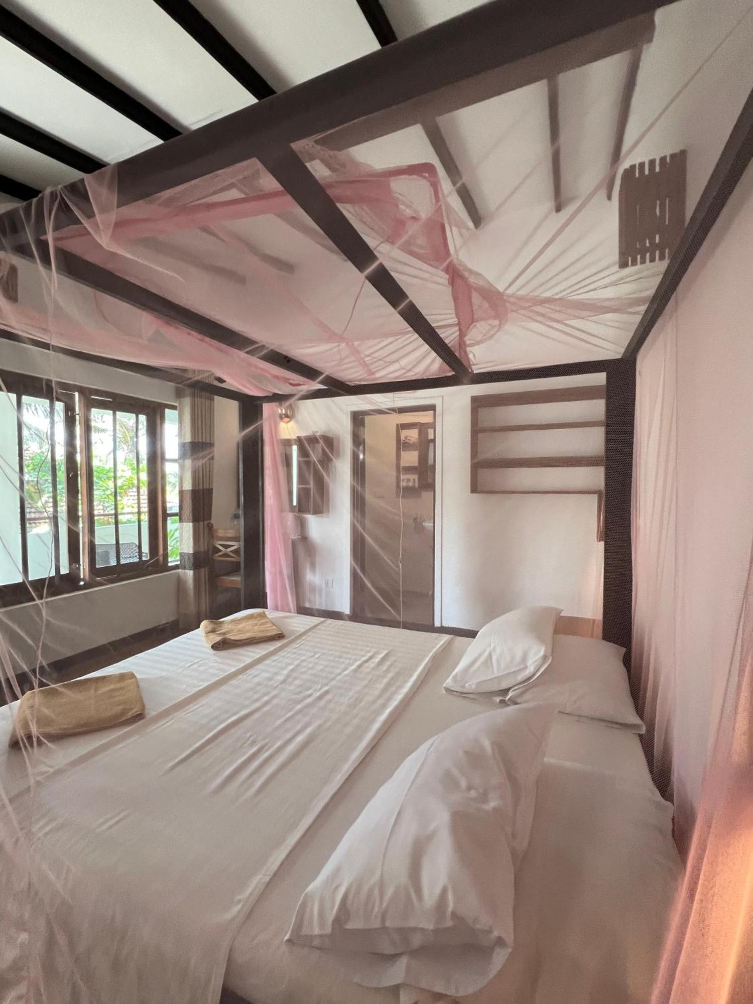 Bed and Breakfast Sailors' Bay Hikkaduwa Esterno foto