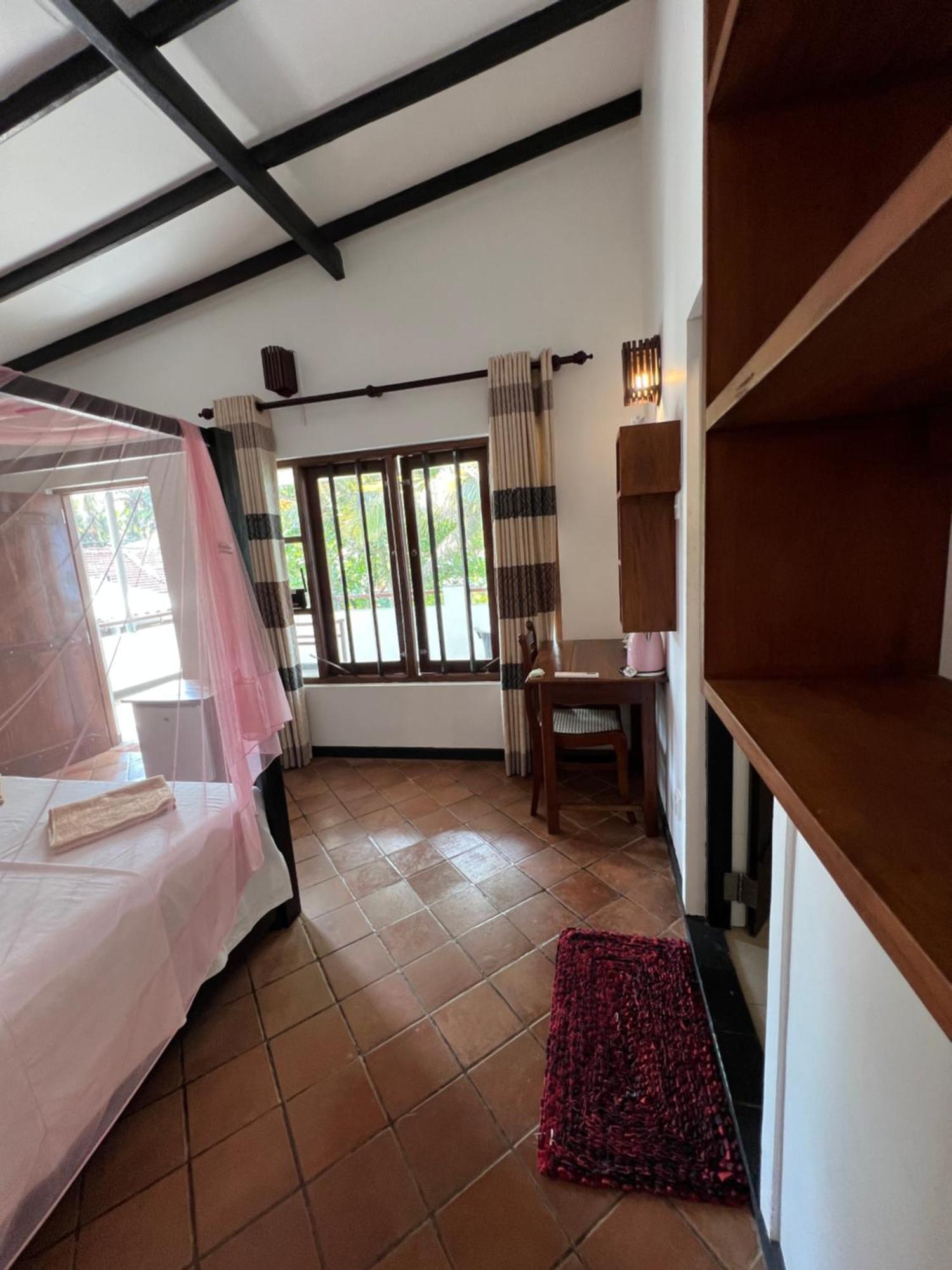 Bed and Breakfast Sailors' Bay Hikkaduwa Esterno foto