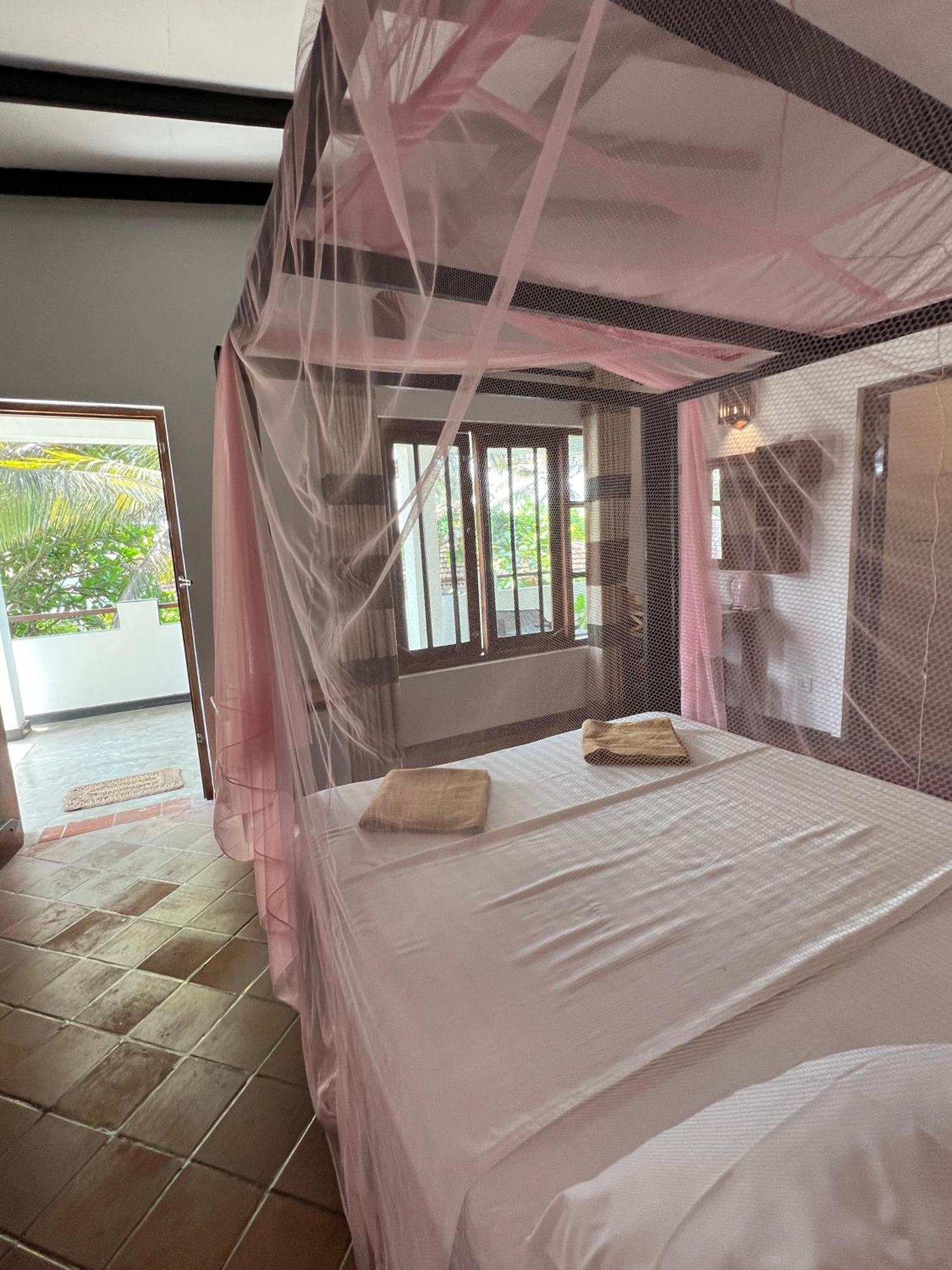 Bed and Breakfast Sailors' Bay Hikkaduwa Esterno foto