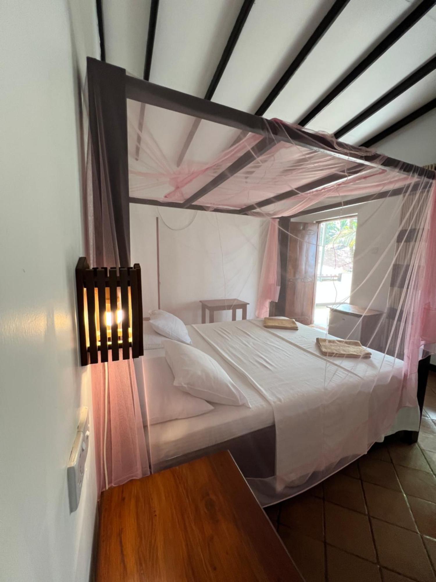 Bed and Breakfast Sailors' Bay Hikkaduwa Esterno foto