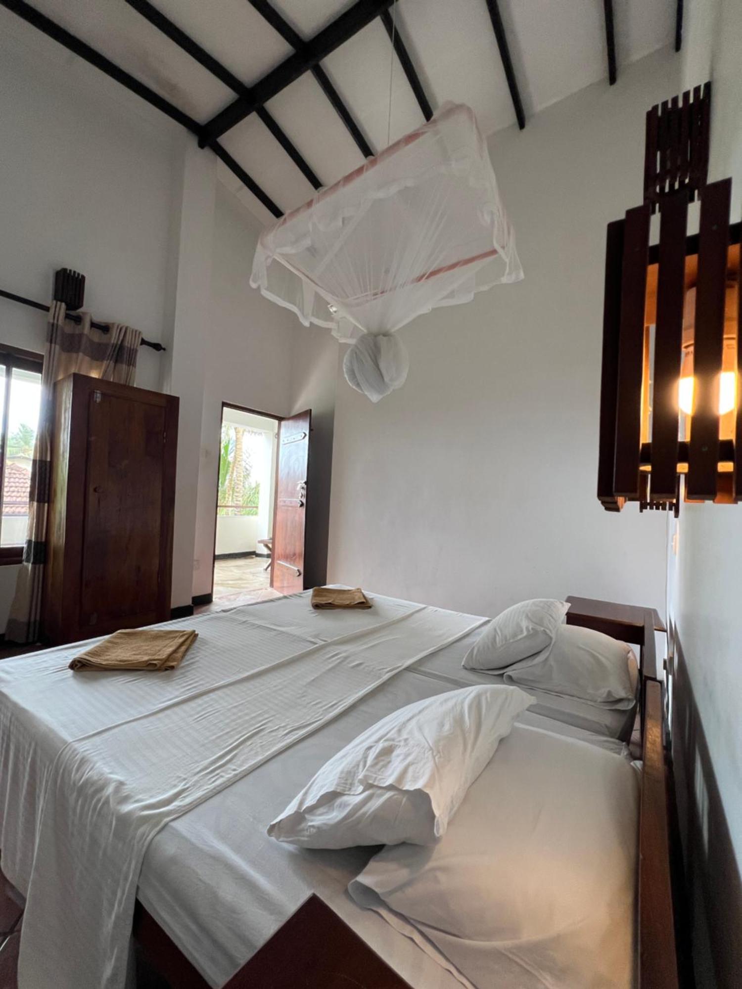 Bed and Breakfast Sailors' Bay Hikkaduwa Esterno foto