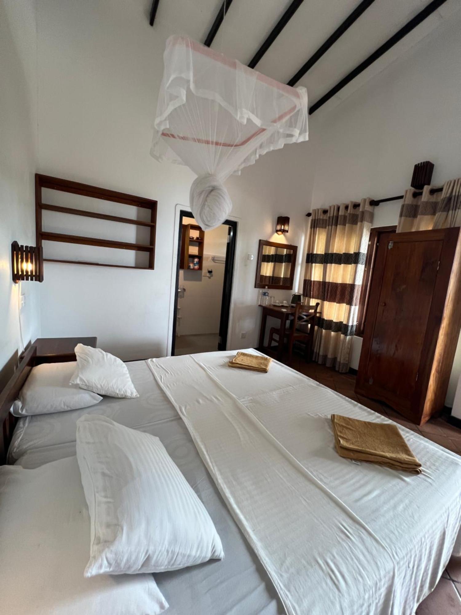 Bed and Breakfast Sailors' Bay Hikkaduwa Esterno foto
