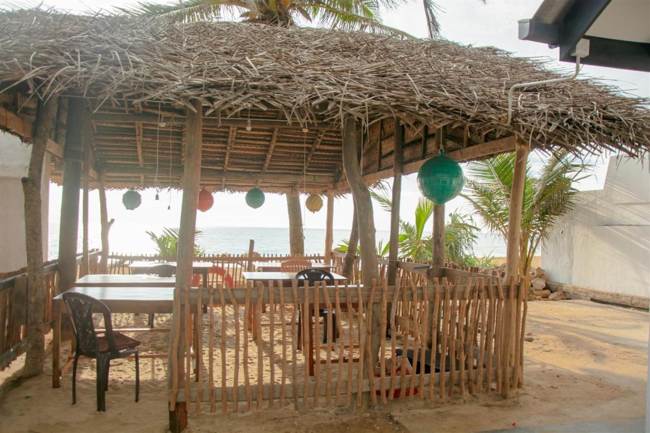 Bed and Breakfast Sailors' Bay Hikkaduwa Esterno foto