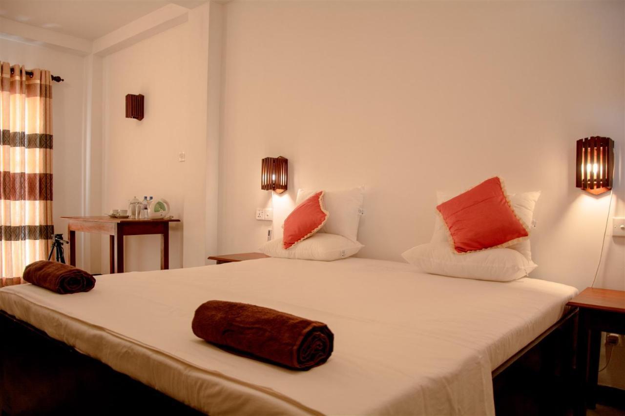 Bed and Breakfast Sailors' Bay Hikkaduwa Esterno foto