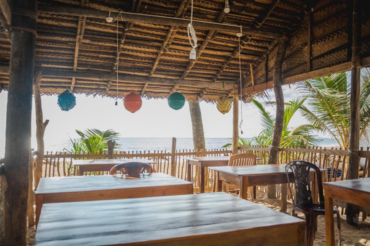 Bed and Breakfast Sailors' Bay Hikkaduwa Esterno foto