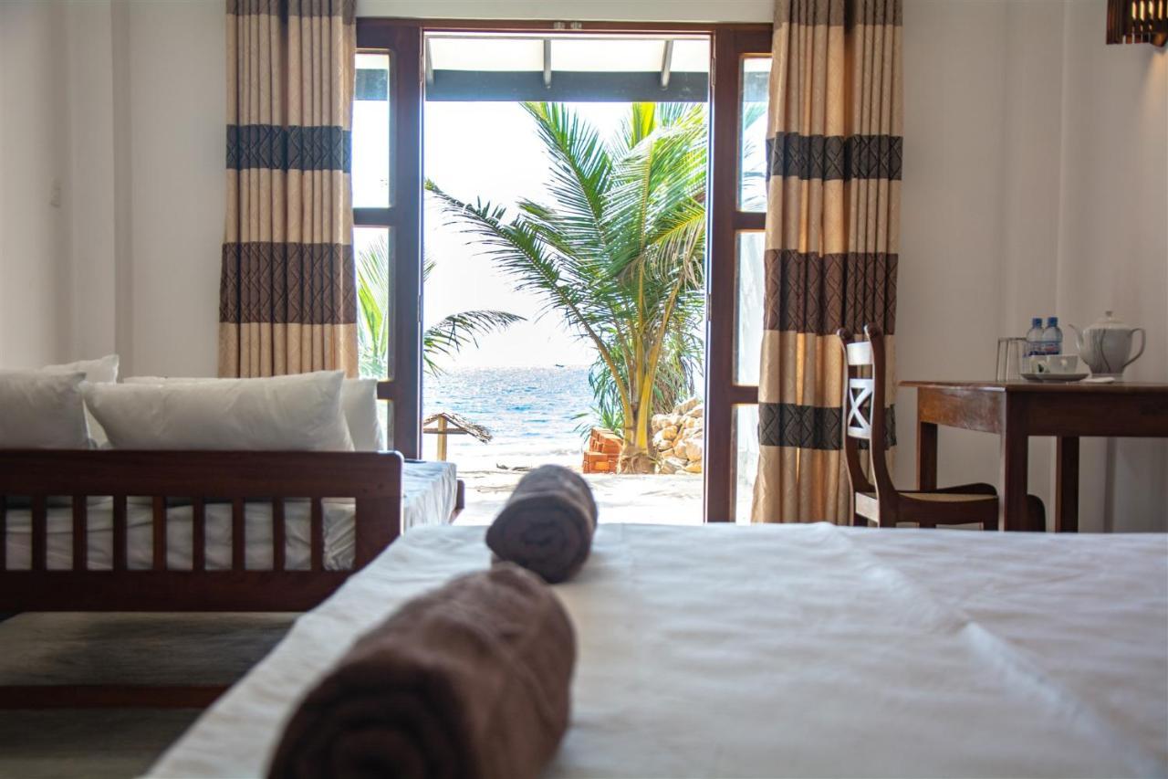Bed and Breakfast Sailors' Bay Hikkaduwa Esterno foto
